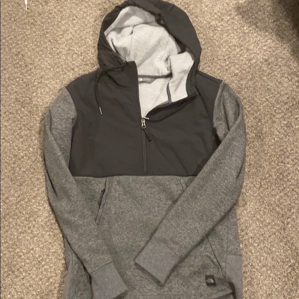 Women’s North Face Pullover